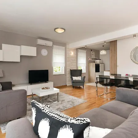 3 Bedroom Awesome Home In Badanj * Drniš